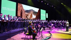 SELÇUKLU SANAT AKADEMİSİ İLAHİ KONSERİ İLE GÖNÜLLERE DOKUNDU 