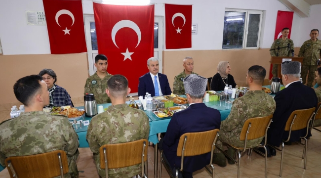 Vali Akın, Mehmetçiklerimiz, Şehit Aileleri ve Gaziler ile İftar Sofrasında Bir Araya Geldi