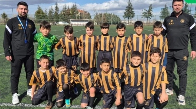 AKŞEHİR'DE ALTYAPIYA GÜÇLÜ YATIRIM: AKADEMİ SPOR KULÜBÜ GELECEĞİN FUTBOLCULARINI YETİŞTİRİYOR 