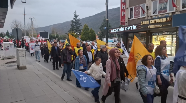 Akşehir'de Yağmura Rağmen "Yaşam Hakkı" İçin Tek Ses: "Karanlığa Teslim Olmayacağız!" 