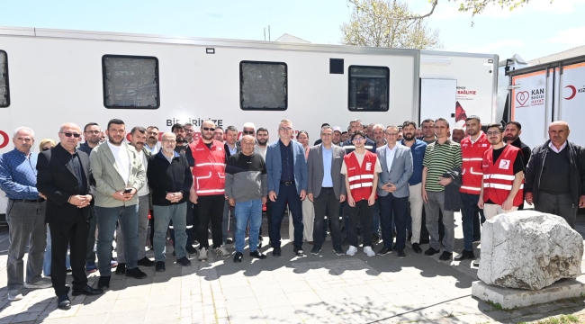 BAŞKAN USTAOĞLU VE ÇALIŞMA ARKADAŞLARI KAN BAĞIŞINDA BULUNDU 