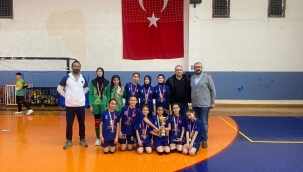 ENGİLLİ HASAN DOĞAN ORTAOKULU'NDAN BÜYÜK BAŞARI: İL ŞAMPİYONU OLDULAR! 