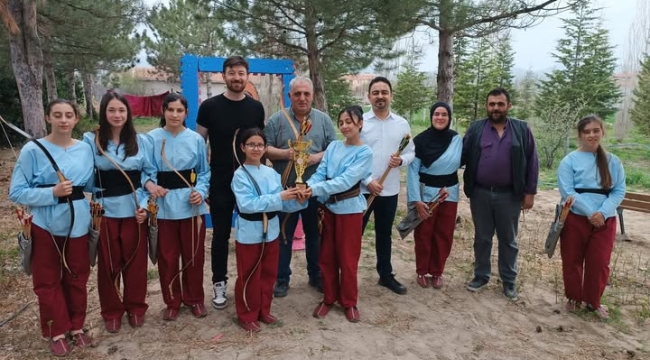 HALK EĞİTİMİ KURSLARINDA YETİŞEN ÖĞRENCİLERDEN BÜYÜK BAŞARI: GELENEKSEL TÜRK OKÇULUĞU YILDIZLAR KIZ KATEGORİSİNDE İL İKİNCİLİĞİ