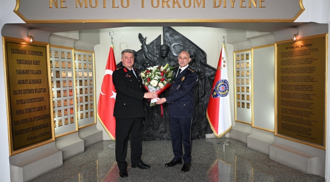 Jandarma'dan Emniyet'e Anlamlı Ziyaret: "Omuz Omuza Görev Başındayız" 