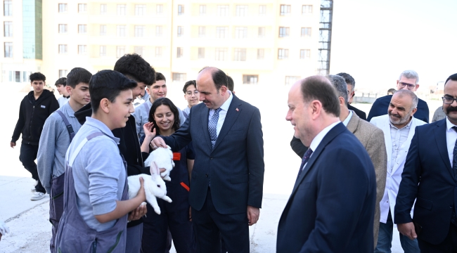 MİLLETVEKİLİ BAYKAN VE BAŞKAN ALTAY LİSE ÖĞRENCİLERİYLE BULUŞTU 