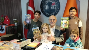 SALİH SEDAT ERSÖZ SELÇUKYA'DA KİTAPLARINI İMZALADI 