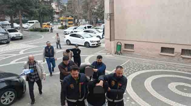 UYUŞTURUCU OPERASYONUNDA 4 GÖZALTI: 3 ŞÜPHELİ TUTUKLANDI 