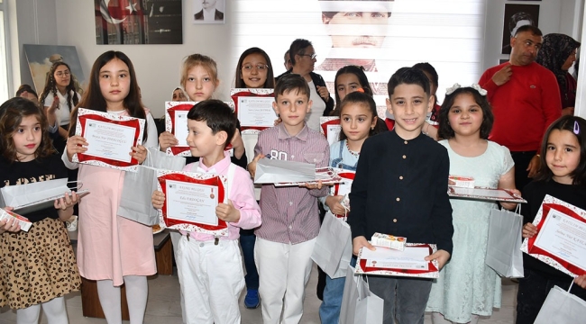 ADD'NİN RESİM YARIŞMASINDA DERECEYE GİREN ÇOCUKLARA ÖDÜLLERİ VERİLDİ 