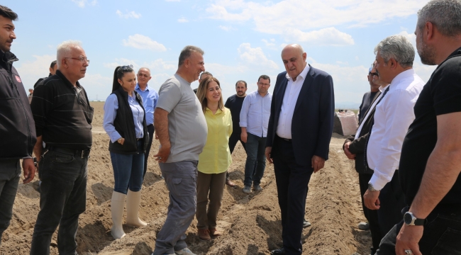 BAŞKAN ERKOYUNCU PATATES EKİMİNE KATILDI: BAĞIMLILIK BİTİYOR, KAPASİTE ARTIYOR! 