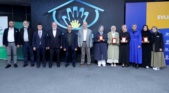 EVLİLİK VE AİLE GELİŞİM AKADEMİSİ'NDE UMRE ÖDÜLÜ SAHİBİNİ BULDU 