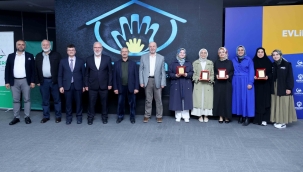 EVLİLİK VE AİLE GELİŞİM AKADEMİSİ'NDE UMRE ÖDÜLÜ SAHİBİNİ BULDU 