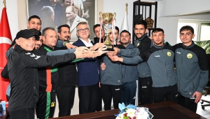 FUTBOLCULARDAN BAŞKAN USTAOĞLUNA ZİYARET 