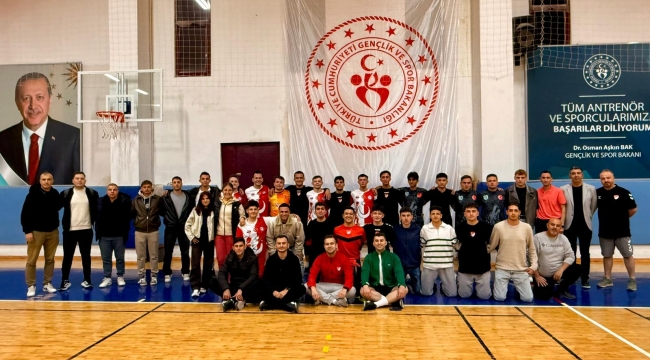Hakemler Sahaya İndi: Konya'da Dostluk Turnuvası Başladı 