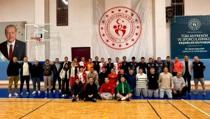 Hakemler Sahaya İndi: Konya'da Dostluk Turnuvası Başladı 
