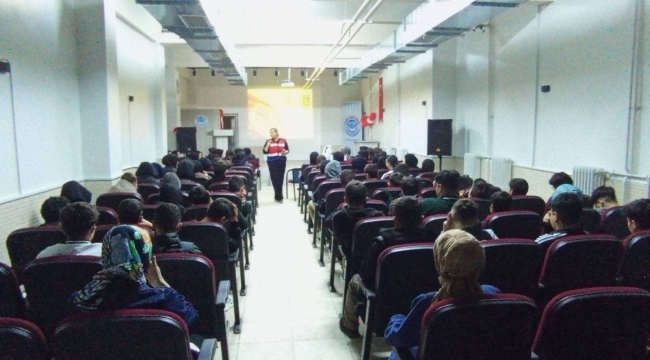 Konya Jandarma'dan 3 İlçede Dijital Seferberlik: 4 Bin 300 Kişiye Siber Eğitim! 