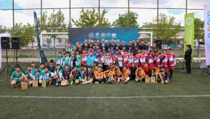 MERAM'DA ÇOCUKLARIN FUTBOL ŞÖLENİ NEFES KESTİ 