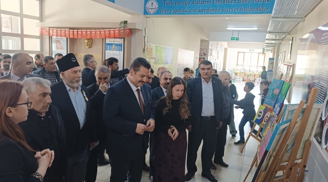 YUNAK KUZÖREN'DEN MUHTEŞEM SERGİ VE TİYATRO 