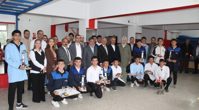 YUNAK'TA DÖRT DÖRTLÜK TÜBİTAK FUARI 