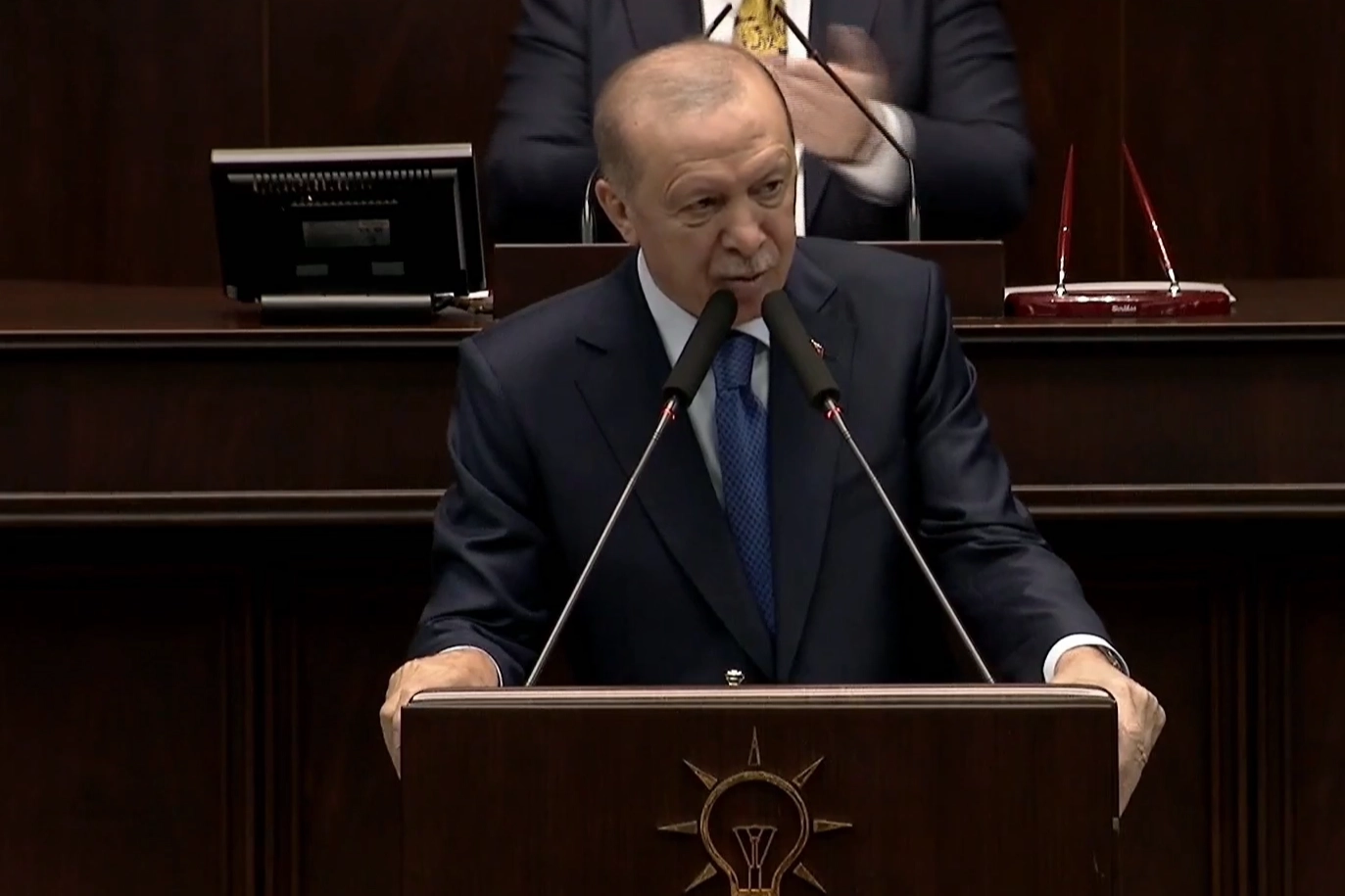 Erdoğan: Mücadelemiz koltuk için değil, hizmet içindir...