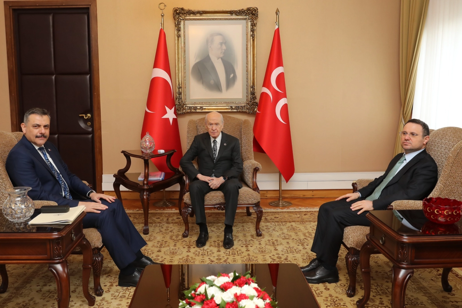 İki bakandan MHP lideri Bahçeli'ye ziyaret