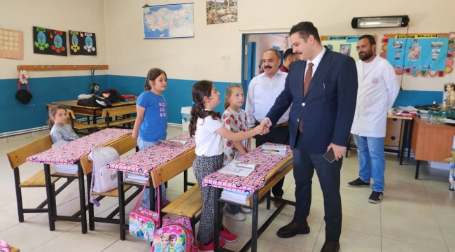 KAYMAKAM TAŞAVLI'DAN BİRLEŞTİRİLMİŞ SINIFLI OKULLARA ZİYARET 
