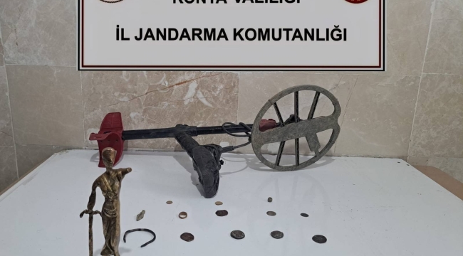 Konya Jandarma'dan Tarihi Eser Kaçakçılarına Geçit Yok: Çok Sayıda Heykel ve Sikke Yakalandı 