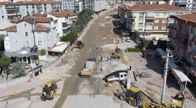 KÜÇÜKKUMKÖPRÜ CADDESİNDE ALTYAPI ÇALIŞMALARI SÜRÜYOR 