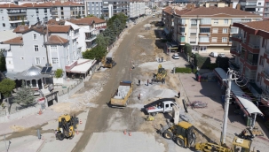 KÜÇÜKKUMKÖPRÜ CADDESİNDE ALTYAPI ÇALIŞMALARI SÜRÜYOR 