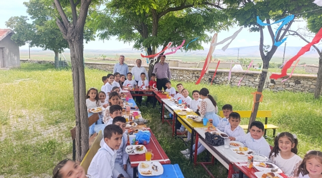 Yunak Turgut İlkokulu'ndan Bahar Şenliği! 