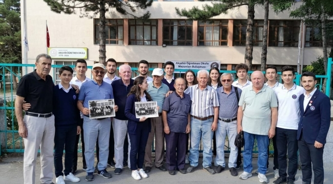 AKŞEHİR ÖĞRETMEN OKULU 1971 MEZUNLARI 55 YIL SONRA YENİDEN BULUŞTU 