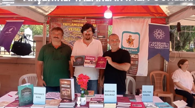 ARAŞTIRMACI YAZARLAR SOLMAZ VE KOÇ'A İMZA GÜNÜNDE YOĞUN İLGİ