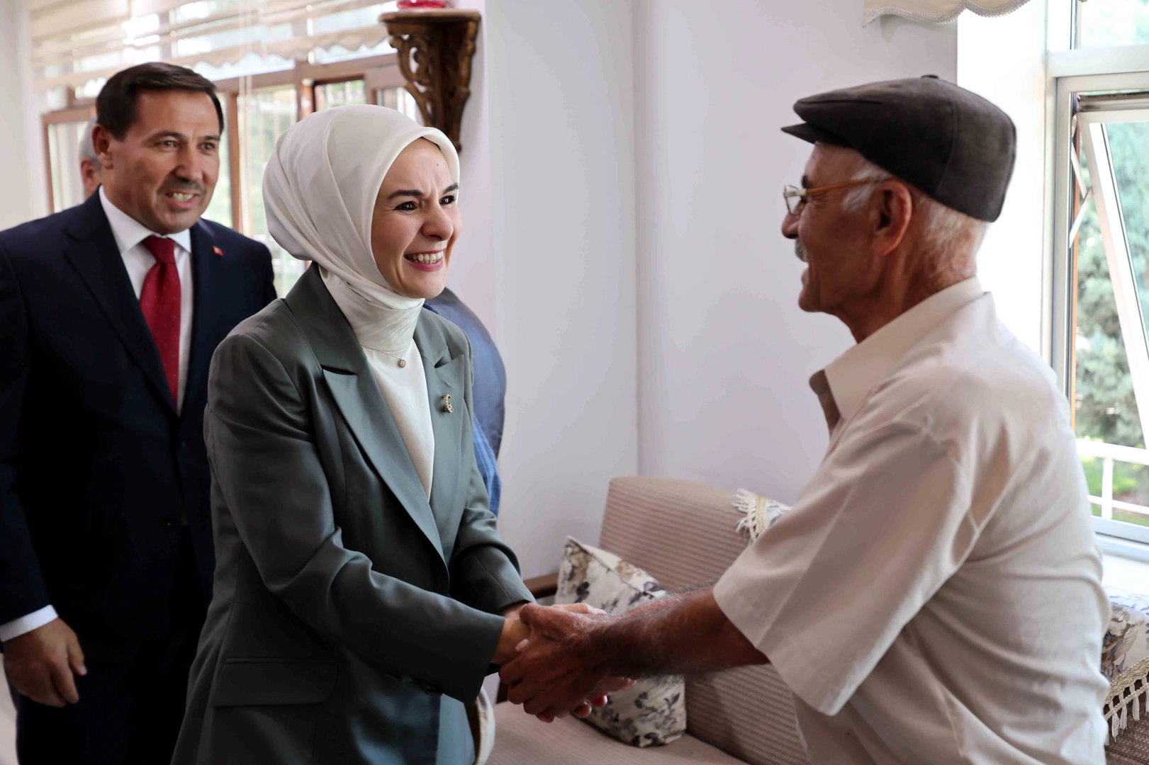 Bakan Göktaş Karatay'da büyüklerle buluştu