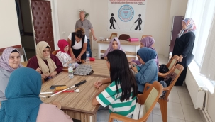 Görmeyen Gözleriyle Örgü Örüyor, Azimleriyle Herkese İlham Oluyorlar 