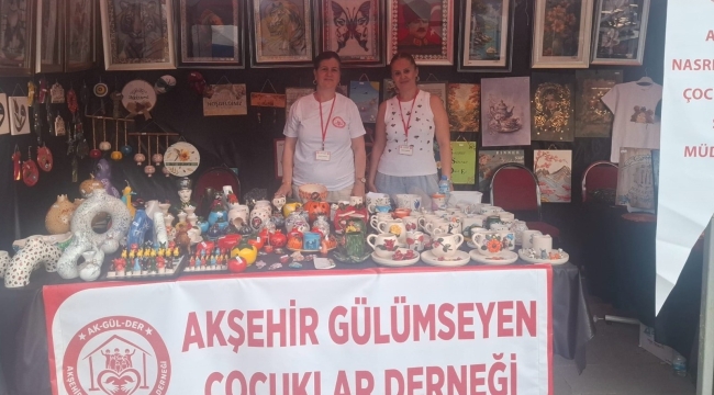 GÜLÜMSEYEN ÇOCUKLAR DERNEĞİ'NDEN ŞENLİKTE ANLAMLI STAND 