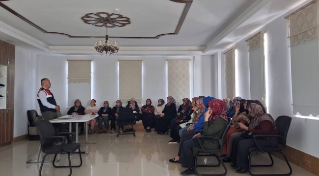 KONYA'DA JANDARMADAN ANNELERE ANLAMLI SEMİNER: "BAĞIMLILIĞA KARŞI İLK KALE; AİLE" 