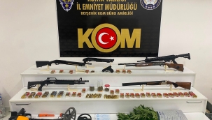 Konya'da Tefecilik Operasyonu: Çok Sayıda Silah ve Uyuşturucu Ele Geçirildi! 