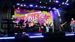 SELÇUKLU BELEDİYESİ SANAT AKADEMİSİ'NDEN UNUTULMAZ 2000'LER TÜRKÇE POP KONSERİ 