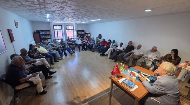 SELÇUKYA KİTAP KULÜBÜ'NDE "SELVİ BOYLUM AL YAZMALIM" DEĞERLENDİRİLDİ 