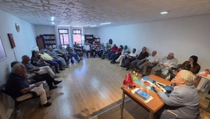 SELÇUKYA KİTAP KULÜBÜ'NDE "SELVİ BOYLUM AL YAZMALIM" DEĞERLENDİRİLDİ 