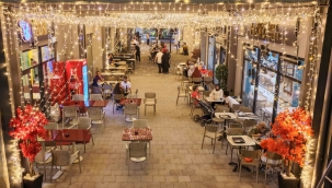 SURİÇİ ÇARŞISI GECELERİ ARTIK IŞIL IŞIL 